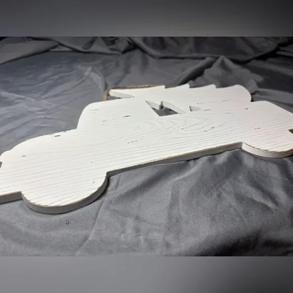 ☃️❄️☃️ New Unfinished Wooden Sign shaped like a truck carrying a Christmas tree - Picture 2 of 3
